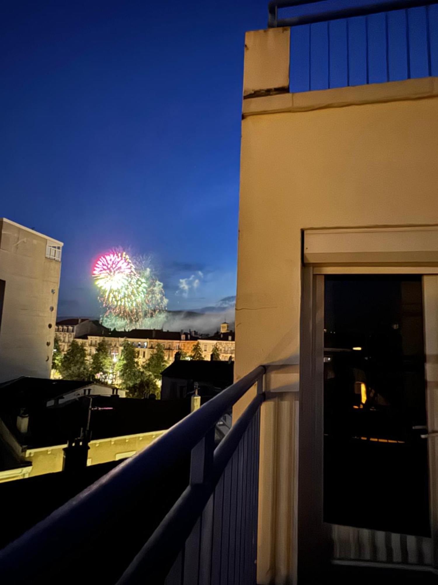 Appartement Terrasse Au Coeur De Valence 54 Exterior photo